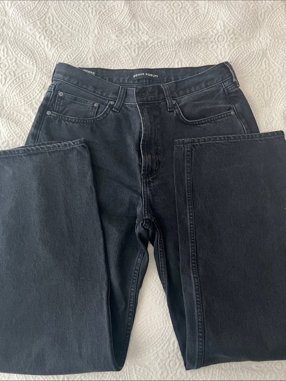 Aritzia Denim Forum Women’s Washed Black Straight Leg Jeans | Size 28